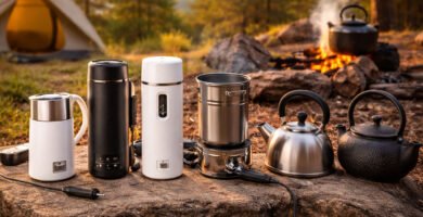 Diferentes tipos de hervidores y recipientes para calentar agua en cafeteras espresso portátiles no autocalentables en un entorno rural